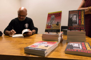 Writer-at-Large for GQ Magazine Mike Sager signing his books after reading excerpts from his articles for the Creative Writing and Literature majors at Santa Fe University of Art and Design. Photo by Yoana Medrano. 