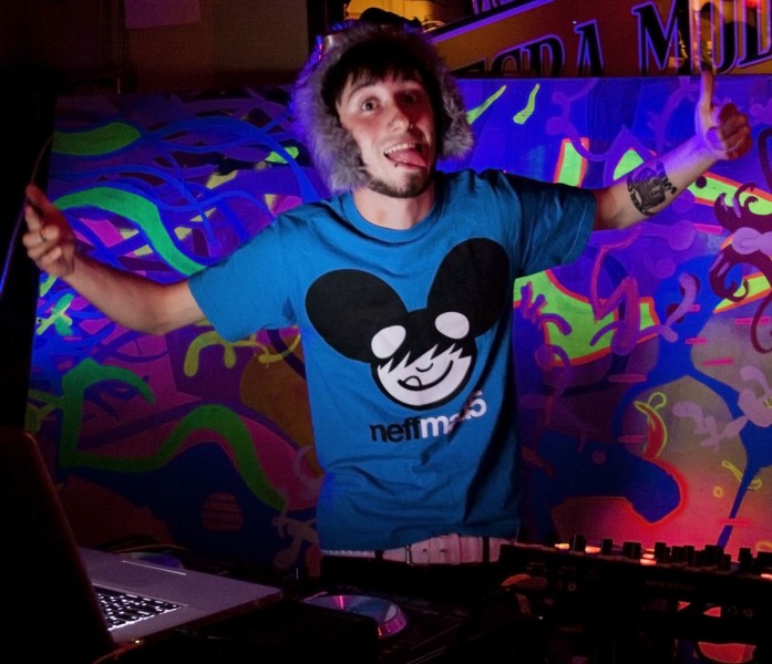 Mickey Paws giving pose during his dj performance.