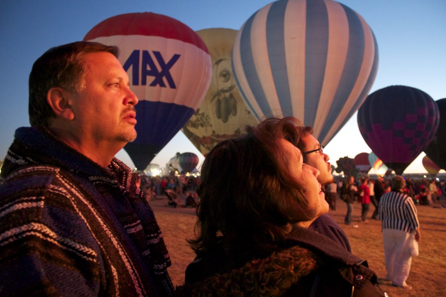 Martinez family watches the blaze from the hot air balloons. Photo by Charlotte Martinez