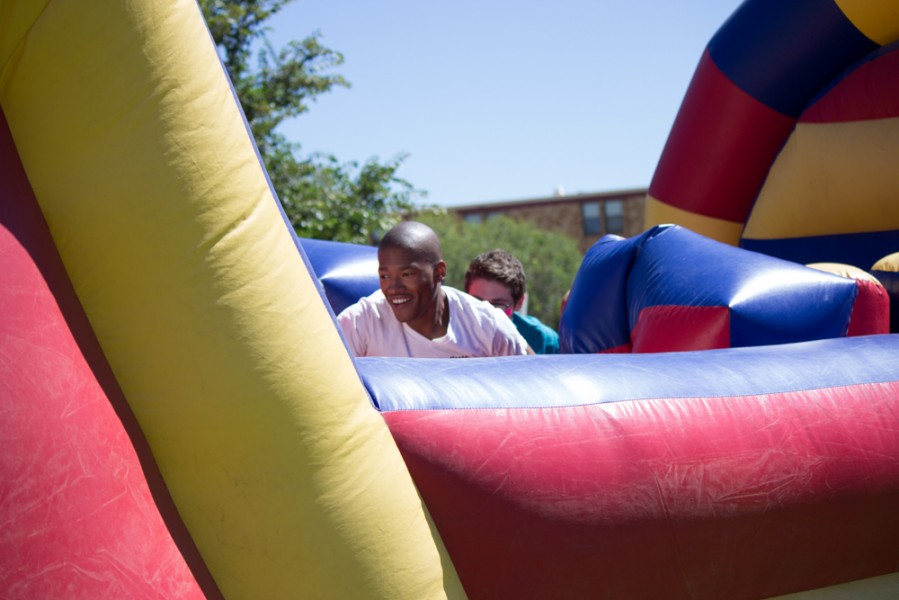 Darnell Thomas fights through obstacle course. Photo by Amanda Tyler