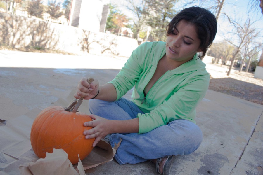 Nancy Ayala, photography student, carving a pumpkin. photo by Humberto Loeza