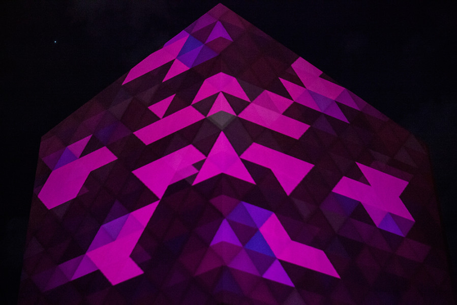 Projection mapping makes for a nice effect on the building. Photo by René Bjorheim