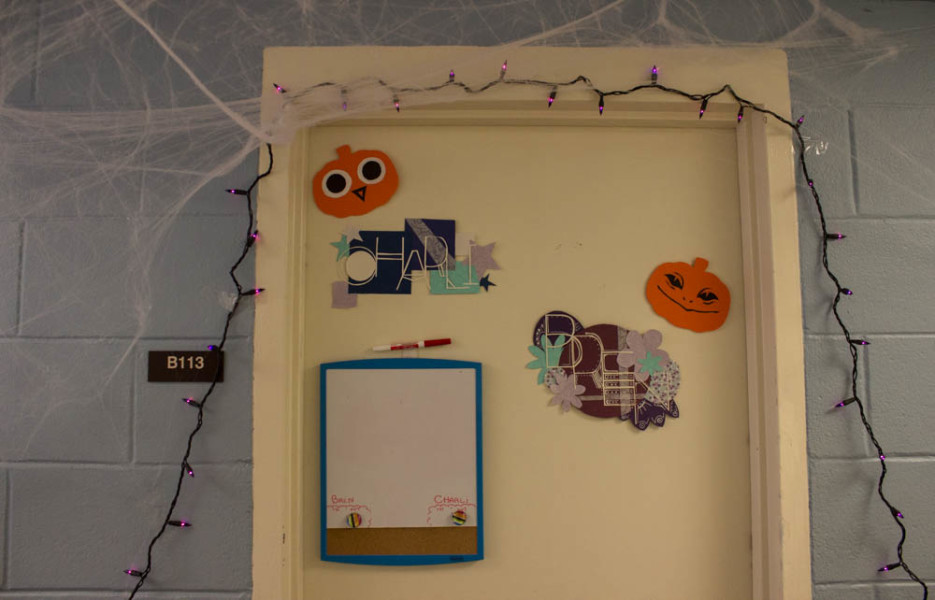 Halloween decorations spice up the dorms. Photo by Kyleigh Carter.