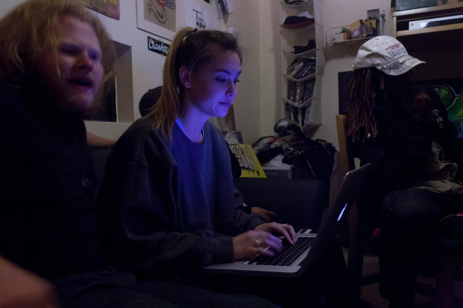 Partin works on an assignment while spending time with her friends. Photo by Whitney Wernick