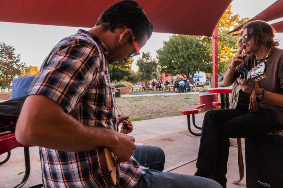 Liam Forrester and Josh Davidson having an impromptu “rogue band” session during the City Different Festival. Photo by Yoana Medrano.