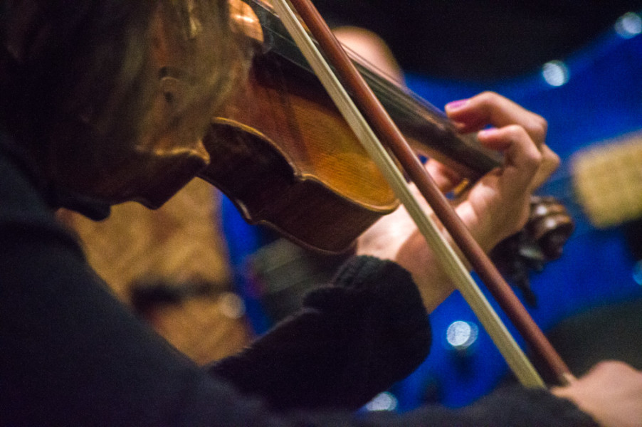 Jeanette Dominguez plays away at her violin during Maria Siino’s first piece. Photo by Jennifer Rapinchuk.