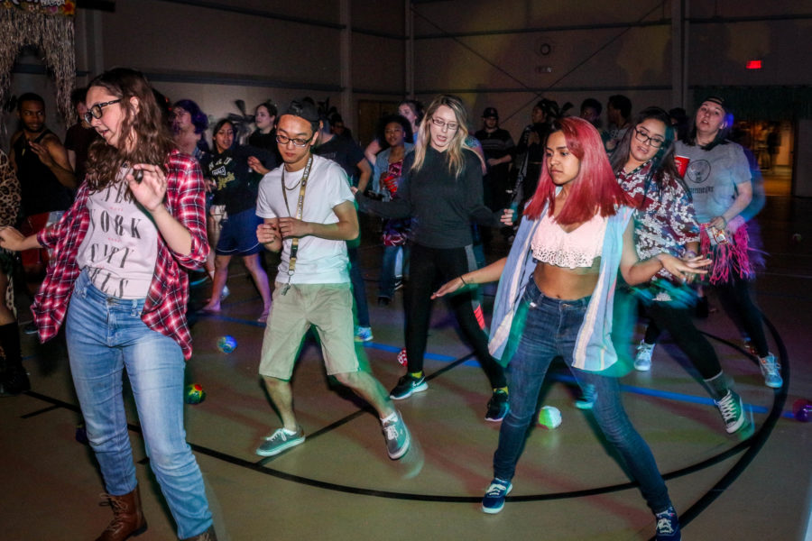 Group of students does the line dance. Photo by Hawie Reyne Veniegas. 